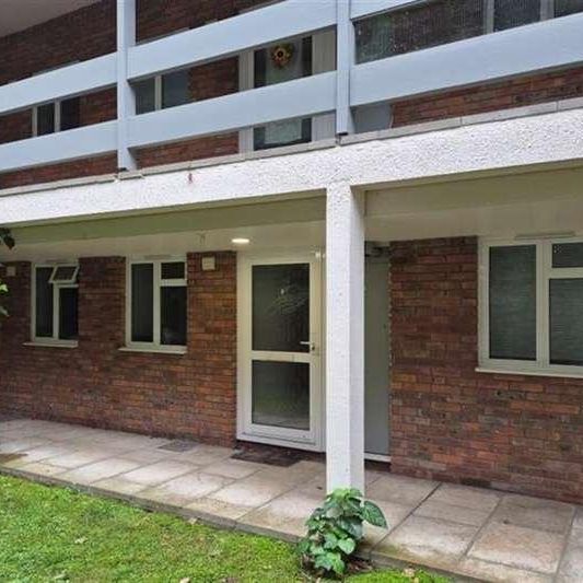 Bedroom Ground Floor Maisonette In Guildford, GU1 - Photo 1