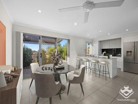 Well positioned Townhouse - Photo 5