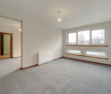 3 bedroom flat to rent - Photo 4