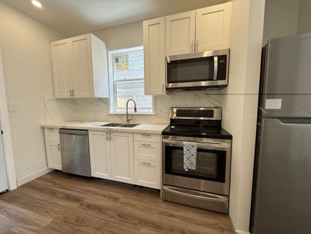 For Lease - 13 Highland Avenue, Hamilton, Ontario - Photo 4