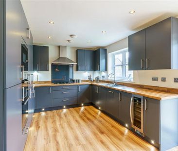 4 bedroom detached house to rent - Photo 1