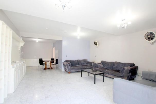 1 bedroom in a house share to rent - Photo 1