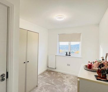 4 bedroom semi-detached house to rent - Photo 6