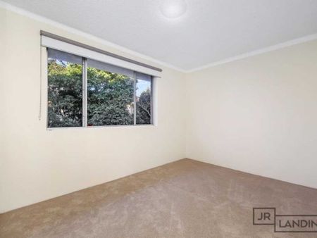 2 Bedroom Unit I Lock-Up Garage - Photo 2