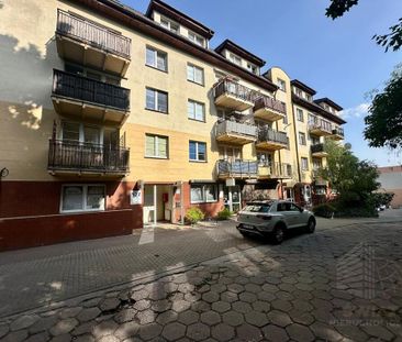 Klimatyczna kawalerka z balkonem w budynku z 2000r - Photo 2