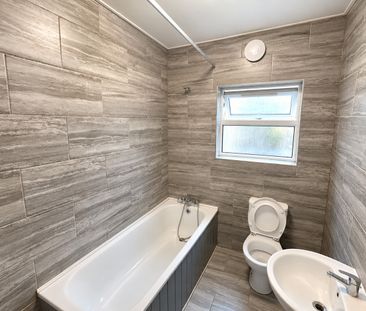 2 Bed Flat, Romford Road, E12 - Photo 6