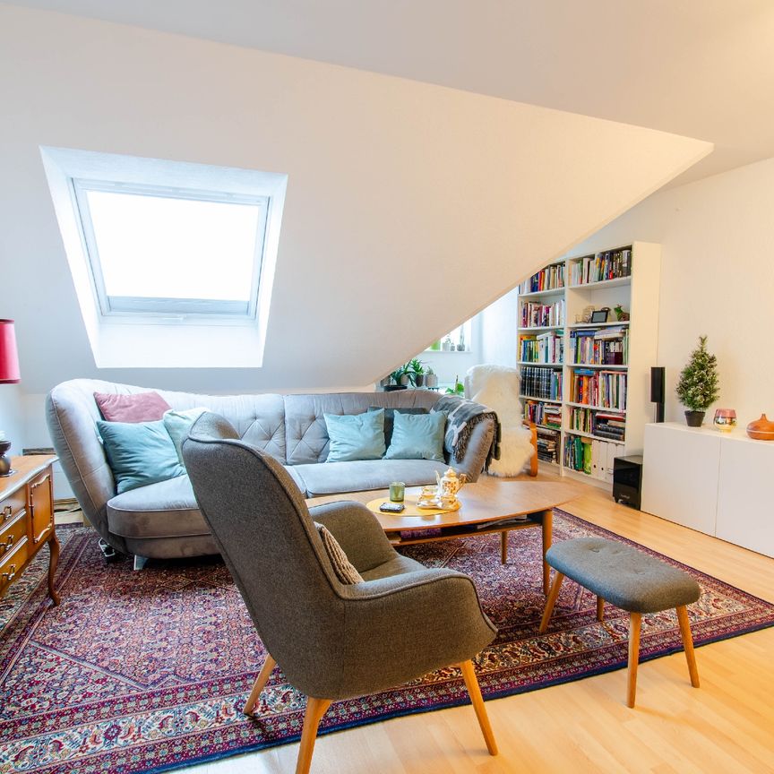 Moderne 2 Zimmer-Wohnung im Dachgeschoss mit Loggia und Stellplatz - Photo 1