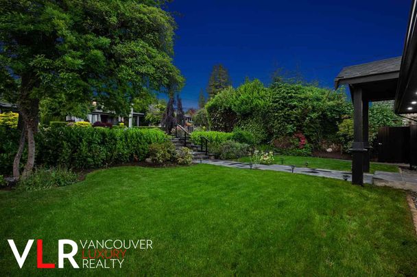 House in West Vancouver, BC - Photo 1