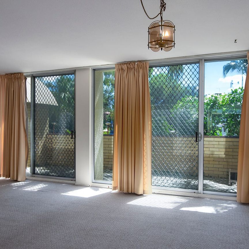 3-Bedroom Retreat in Prime New Farm Location! - Photo 1