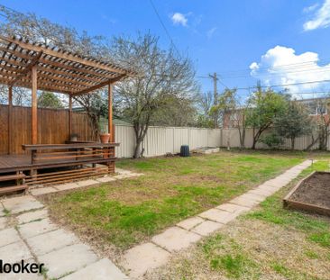 Townhouse Majura AVe - Photo 4
