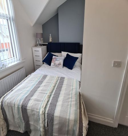 1 bedroom in a house share to rent - Photo 3