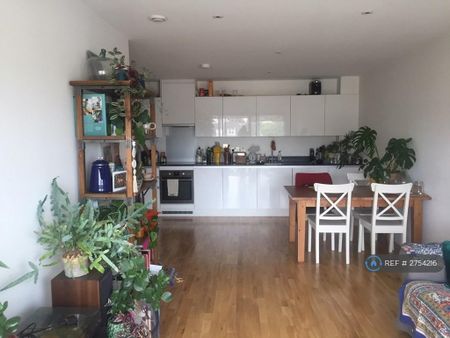 2 bedroom flat to rent - Photo 5