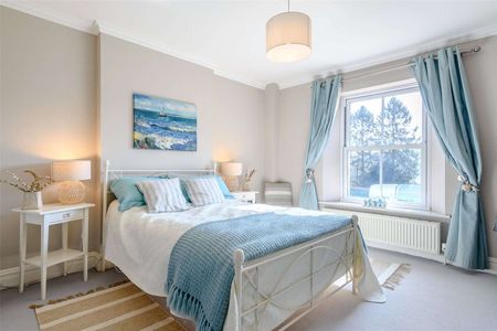 An exceptional family home situated in a beautiful village - Photo 5