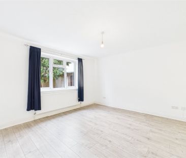 2 bedroom Maisonette in Feltham Hill Road, Ashford - Photo 6