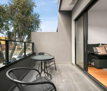 Stylish and Convenient Townhouse in Glenroy - Photo 4