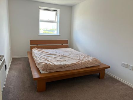 Pickfords Gardens, Berkshire, SL1 - Photo 3