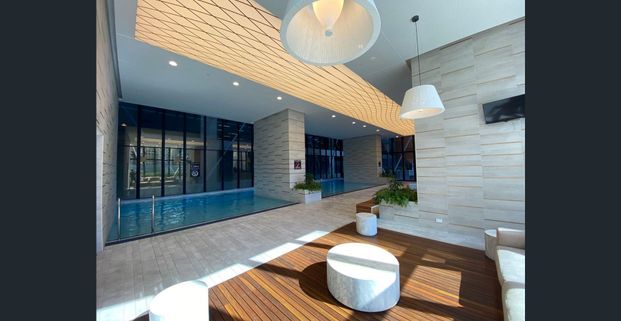 Sleek Fully Furnished City Home in the Heart of Melbourne - Photo 1