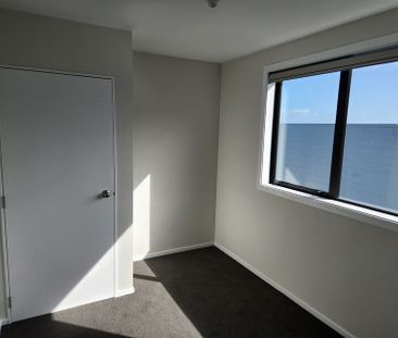 Modern 2BR Apt with Balcony in Onehunga - Photo 2