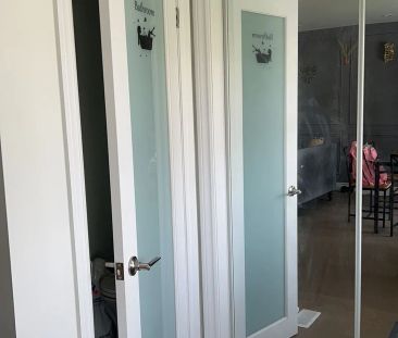 Detached Home For Lease | W9239330 - Photo 4