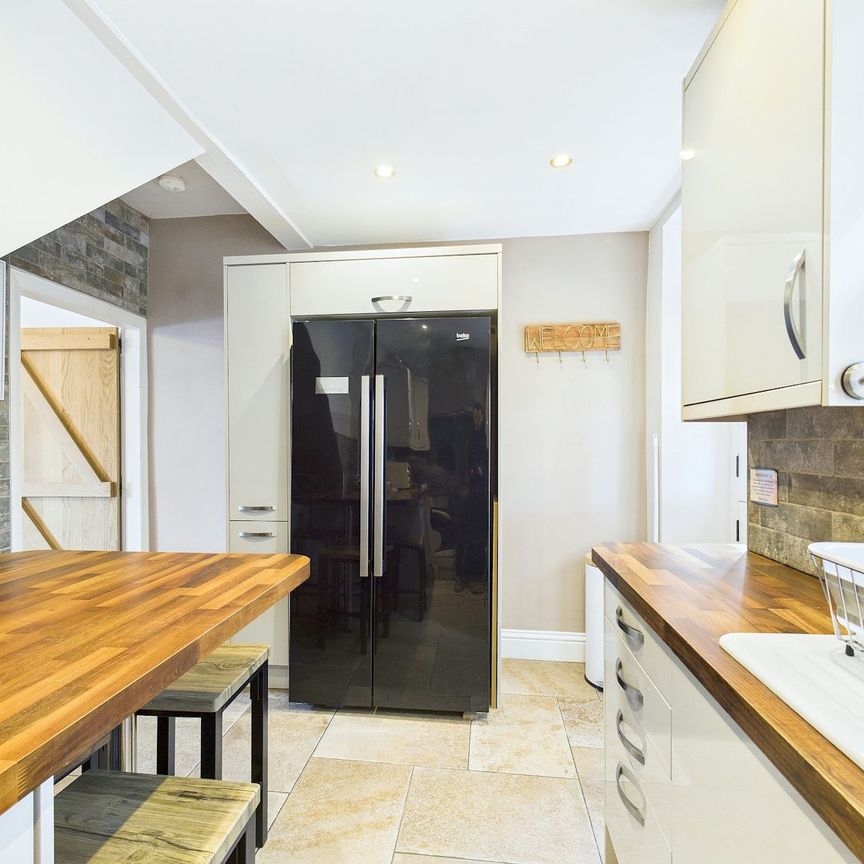 Terraced House to rent on - Photo 1