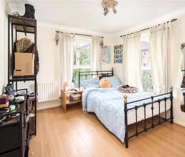 Parr House, E16 - Photo 1