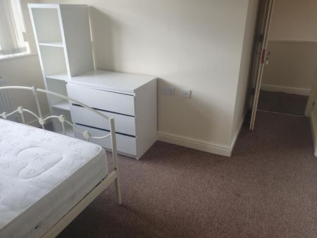 3 bedroom end of terrace house to rent - Photo 4