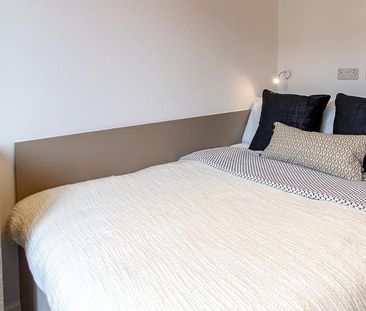 1 bedroom in a flat share to rent - Photo 1