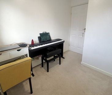 Japonica Close, Woking - 3 bedrooms Property for lettings - Seymours - Photo 5