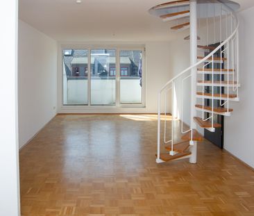 - Dachgeschosswohnung über 2 Etagen mit Balkon und Parkett – 2 Bäder - Photo 1
