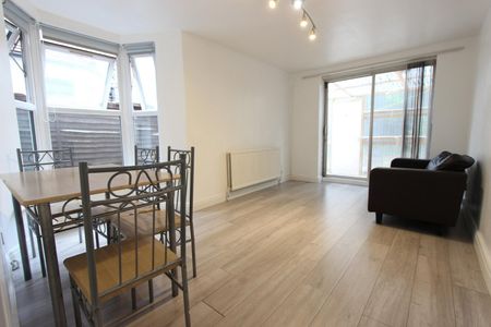 1 Bed Flat, Colvin Road, E6 - Photo 4
