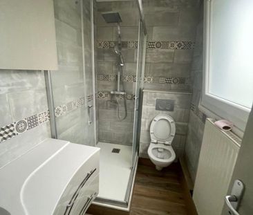 Appartement entièrement rénové disponible à la location. Avec ses 4... - Photo 6