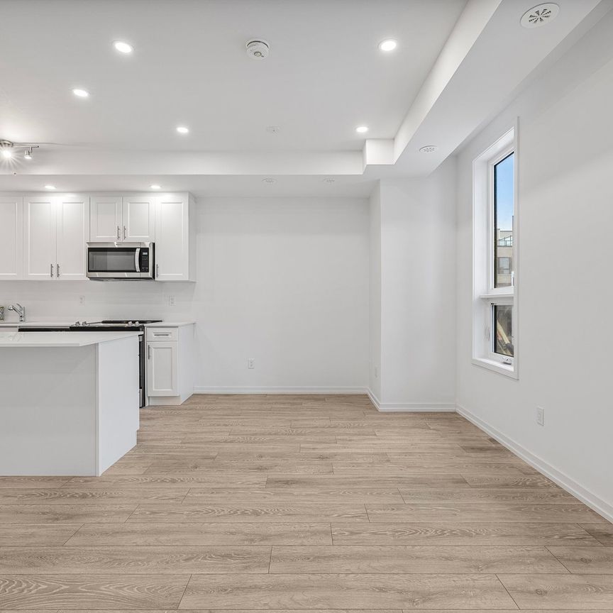 For Lease - 22 Lytham Green Circle Unit# 21, Newmarket, Ontario - Photo 1