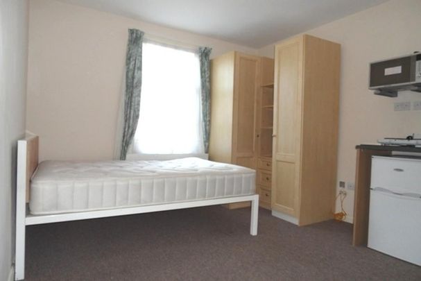 1 bedroom in a house share to rent - Photo 1