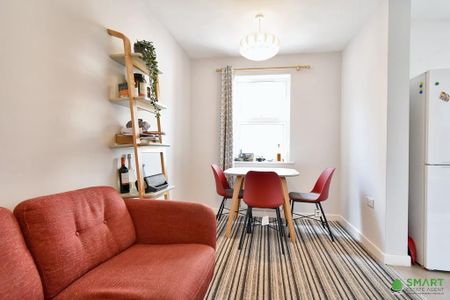 3 bedroom apartment to rent - Photo 2