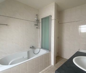 Duplex appartement met 2 slaapkamers en 2 terrassen - Photo 3