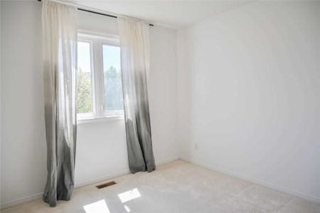 For Lease - 8 Samantha Circle, Richmond Hill, Ontario - Photo 4