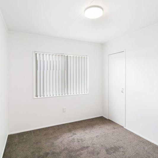 Renovated 3 bedroom home in Otara! - Photo 1