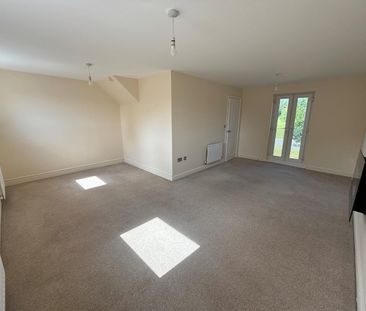 4 bedroom Semi-detached house to let - Photo 1