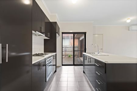 Charming 3-Bedroom Home in Thomastown - Photo 2