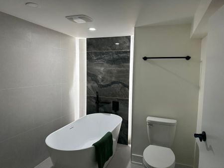 For Lease - 210 Dearborn Avenue, Oshawa, Ontario - Photo 5