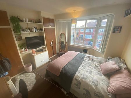 3 bedroom private hall to rent - Photo 2