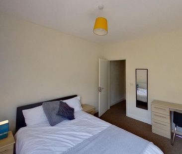 2 bedroom end of terrace house to rent - Photo 2