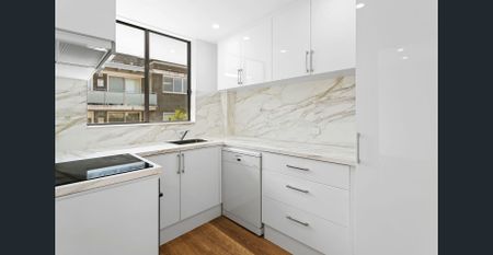 Stylishly renovated 2 bedroom apartment. - Photo 2