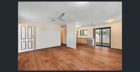 Spacious Family Home! - Photo 2