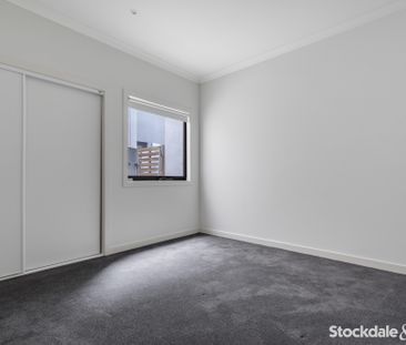 Location Convenient Lifestyle - Photo 3