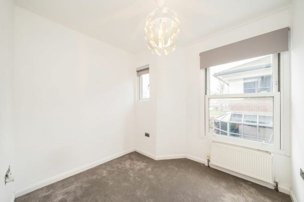 The Green, TW2, London - Photo 1