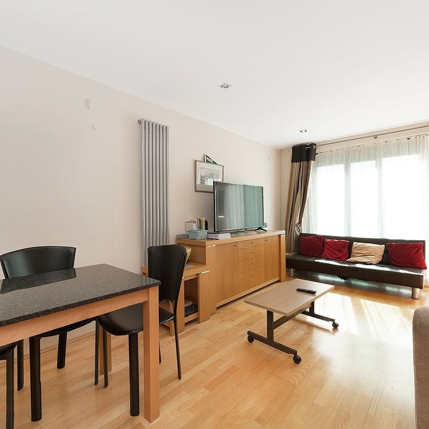 2 Bed Flat, Millhabour, E14 - Photo 1