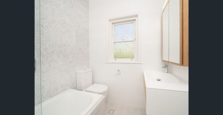 Spacious One Bedroom North Facing Apartment - Photo 3