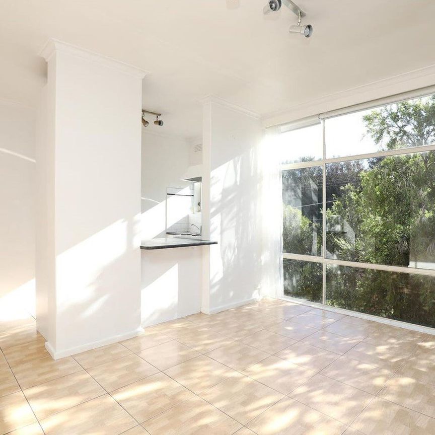 Position Perfect - Photo 1