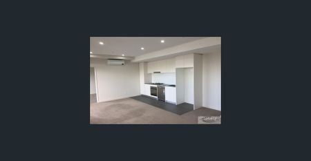 Top Floor Apartment - Photo 3